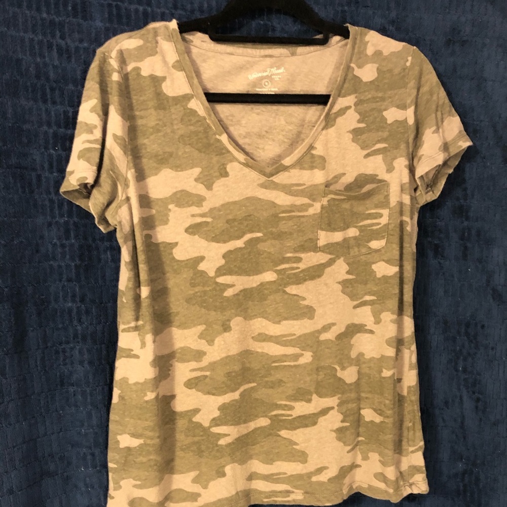 Camo universal thread women’s t-shirt
